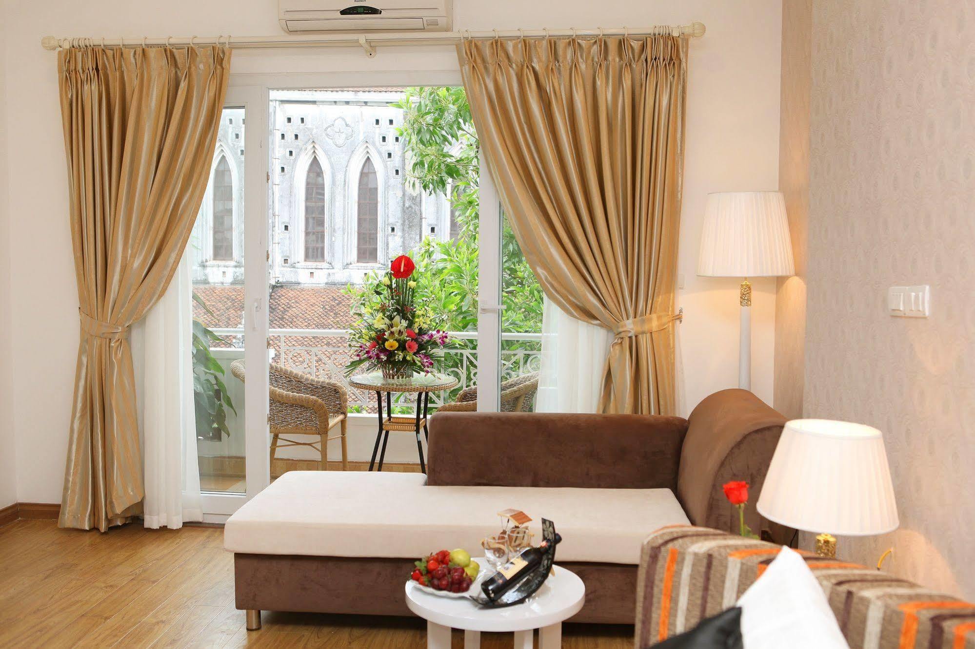 Splendid Star Suites Hotel Hanoi Room photo